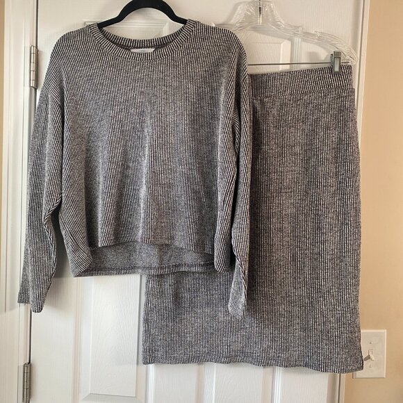 Time and Tru | Gray Knit Skirt - Matching Set Available - Picture 6 of 6